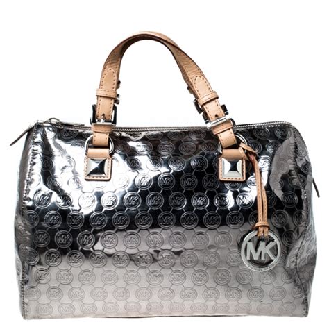 michael kors handtasche grau|Michael Kors silver satchel handbag.